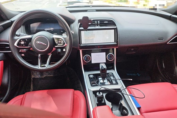 Used Jaguar XEL 2025 2.0T 250 PS R-DYNAMIC 90th Anniversary Edition Center Console
