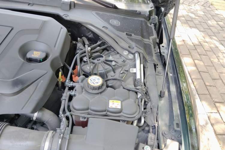 Used Jaguar XEL 2025 2.0T 250 PS R-DYNAMIC 90th Anniversary Edition Engine Bay Left