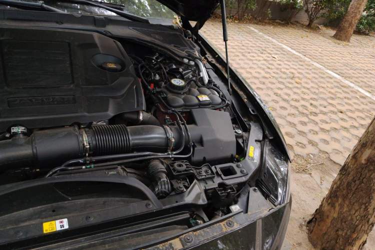 Used Jaguar XEL 2025 2.0T 250 PS R-DYNAMIC 90th Anniversary Edition Engine Bay Left