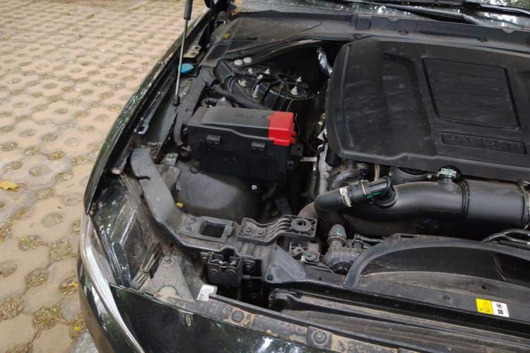 Used Jaguar XEL 2025 2.0T 250 PS R-DYNAMIC 90th Anniversary Edition Engine Bay Right