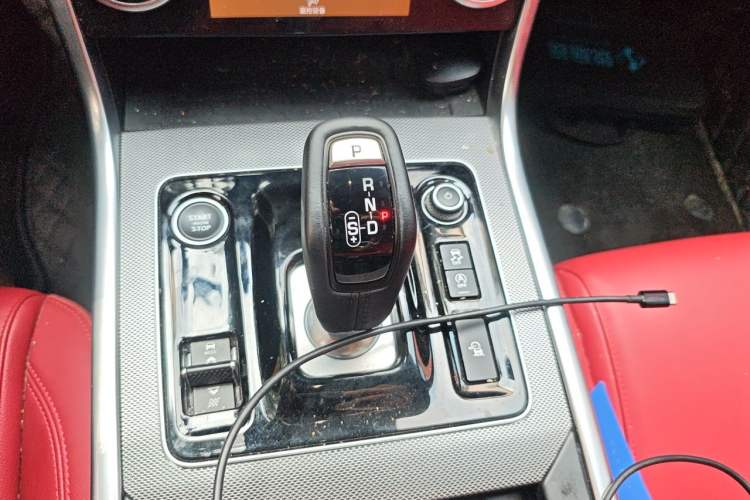 Used Jaguar XEL 2025 2.0T 250 PS R-DYNAMIC 90th Anniversary Edition Gear Lever
