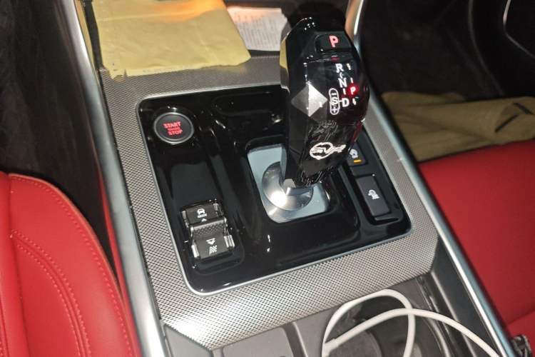Used Jaguar XEL 2025 2.0T 250 PS R-DYNAMIC 90th Anniversary Edition Gear Lever