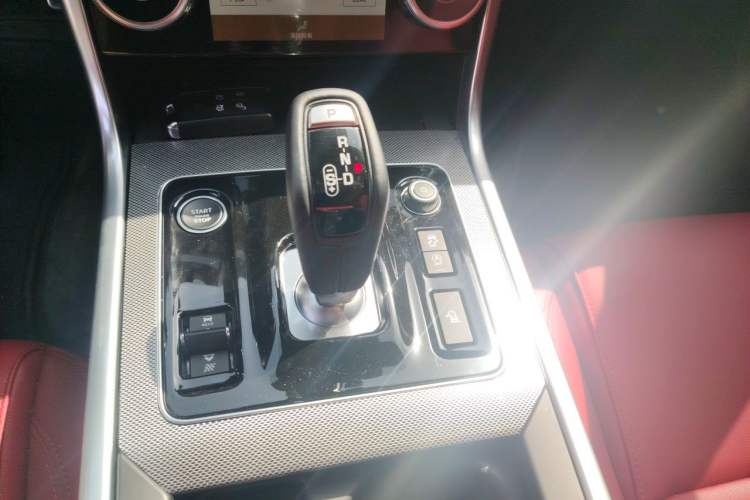 Used Jaguar XEL 2025 2.0T 250 PS R-DYNAMIC 90th Anniversary Edition Gear Lever