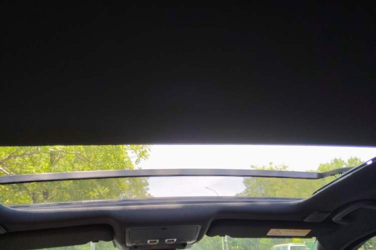 Used Jaguar XEL 2025 2.0T 250 PS R-DYNAMIC 90th Anniversary Edition Headliner