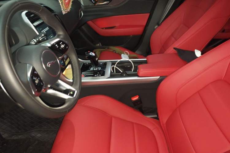 Used Jaguar XEL 2025 2.0T 250 PS R-DYNAMIC 90th Anniversary Edition Left Front Seat