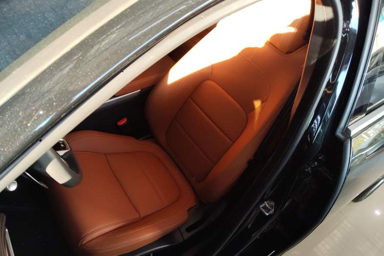 Used Jaguar XEL 2025 2.0T 250 PS R-DYNAMIC 90th Anniversary Edition Left Front Seat