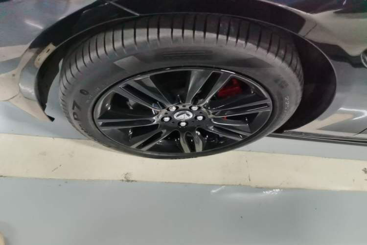 Used Jaguar XEL 2025 2.0T 250 PS R-DYNAMIC 90th Anniversary Edition Left Front Wheel Hub