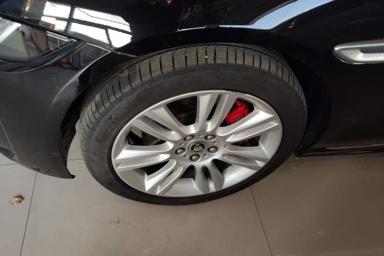 Used Jaguar XEL 2025 2.0T 250 PS R-DYNAMIC 90th Anniversary Edition Left Front Wheel Hub
