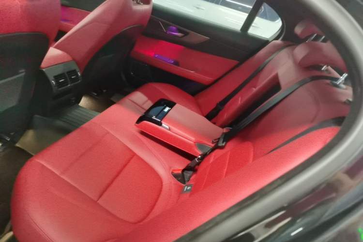 Used Jaguar XEL 2025 2.0T 250 PS R-DYNAMIC 90th Anniversary Edition Left Rear Seat