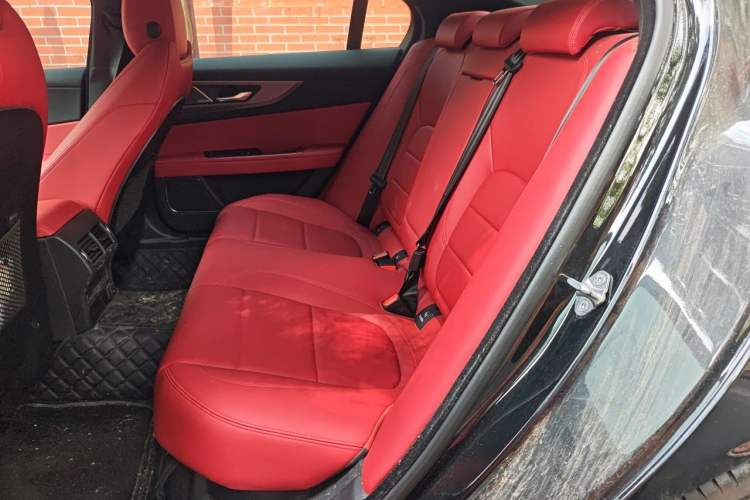 Used Jaguar XEL 2025 2.0T 250 PS R-DYNAMIC 90th Anniversary Edition Left Rear Seat