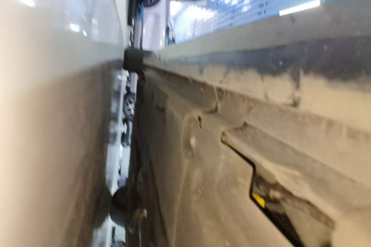 Used Jaguar XEL 2025 2.0T 250 PS R-DYNAMIC 90th Anniversary Edition Left Side Sill