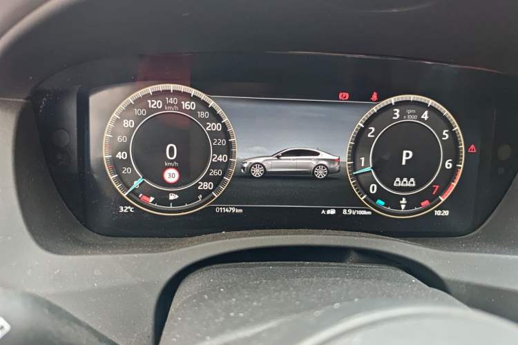 Used Jaguar XEL 2025 2.0T 250 PS R-DYNAMIC 90th Anniversary Edition Odometer Close Up
