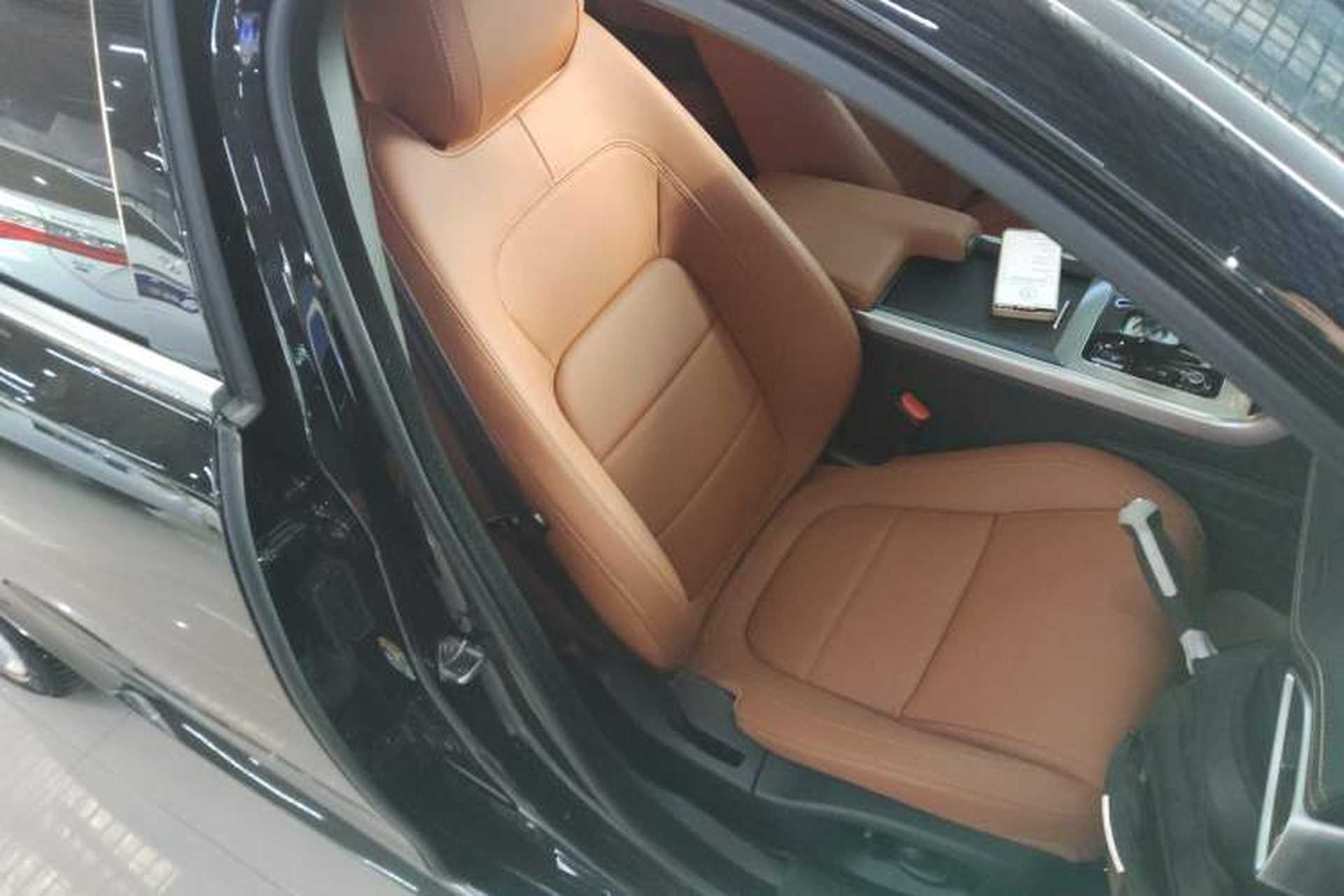 Used Jaguar XEL 2025 2.0T 250 PS R-DYNAMIC 90th Anniversary Edition Right Front Seat