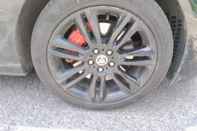 Used Jaguar XEL 2025 2.0T 250 PS R-DYNAMIC 90th Anniversary Edition Right Front Wheel Hub