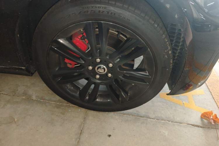 Used Jaguar XEL 2025 2.0T 250 PS R-DYNAMIC 90th Anniversary Edition Right Front Wheel Hub