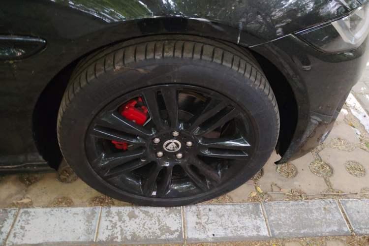 Used Jaguar XEL 2025 2.0T 250 PS R-DYNAMIC 90th Anniversary Edition Right Front Wheel Hub