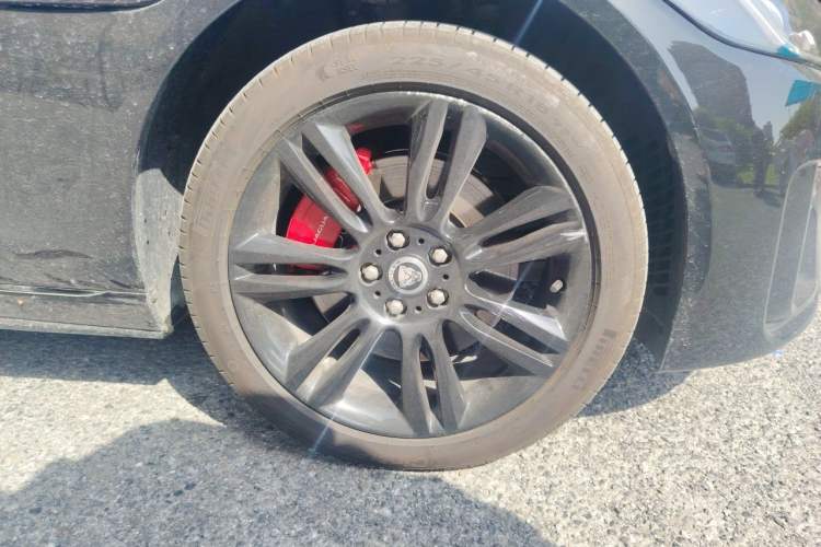 Used Jaguar XEL 2025 2.0T 250 PS R-DYNAMIC 90th Anniversary Edition Right Front Wheel Hub