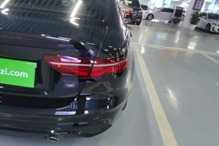 Used Jaguar XEL 2025 2.0T 250 PS R-DYNAMIC 90th Anniversary Edition Right Rear Taillight