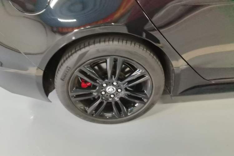 Used Jaguar XEL 2025 2.0T 250 PS R-DYNAMIC 90th Anniversary Edition Right Rear Wheel Hub