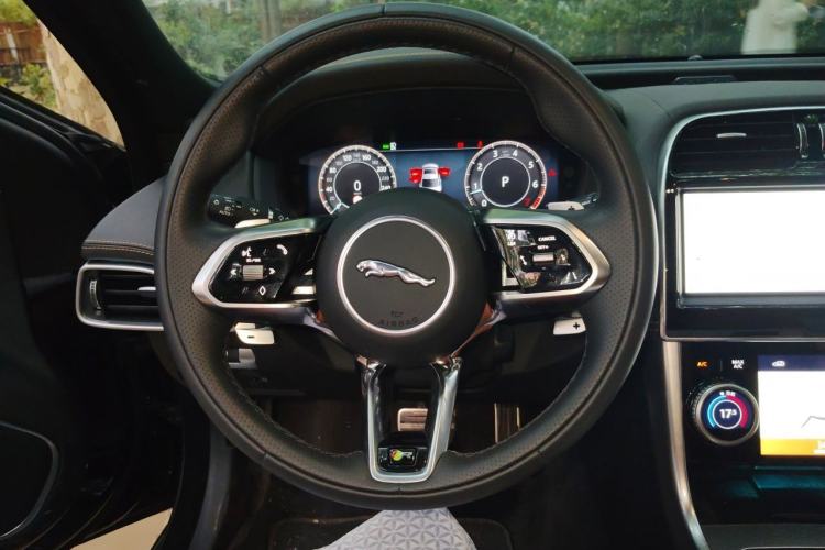 Used Jaguar XEL 2025 2.0T 250 PS R-DYNAMIC 90th Anniversary Edition Steering Wheel