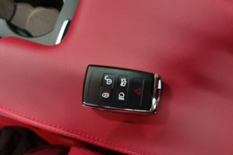 Used Jaguar XEL 2025 2.0T 250 PS R-DYNAMIC 90th Anniversary Edition Vehicle Key
