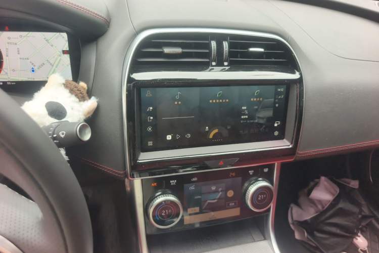 Used Jaguar XEL 2025 2.0T 250 PS R-DYNAMIC 90th Anniversary Edition Audio And AC Panel