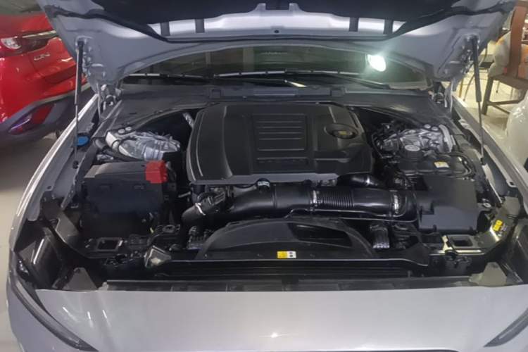 Used Jaguar XEL 2025 2.0T 250 PS R-DYNAMIC 90th Anniversary Edition Engine Bay