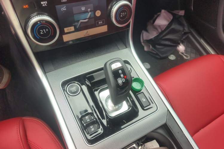 Used Jaguar XEL 2025 2.0T 250 PS R-DYNAMIC 90th Anniversary Edition Gear Lever