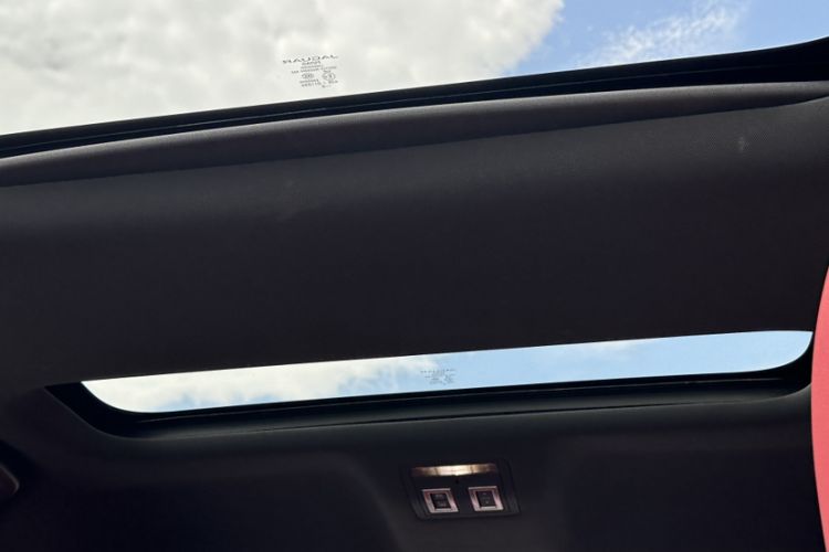 Used Jaguar XEL 2025 2.0T 250 PS R-DYNAMIC 90th Anniversary Edition Headliner