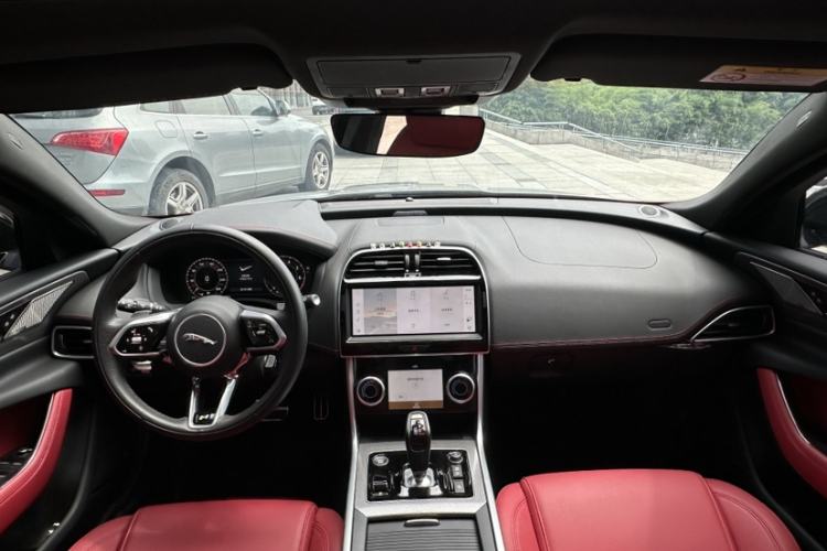 Used Jaguar XEL 2025 2.0T 250 PS R-DYNAMIC 90th Anniversary Edition Interior 2