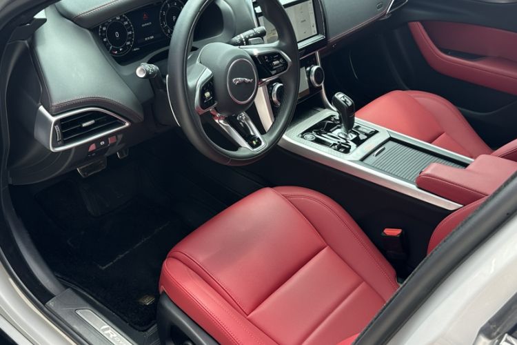 Used Jaguar XEL 2025 2.0T 250 PS R-DYNAMIC 90th Anniversary Edition Interior 6
