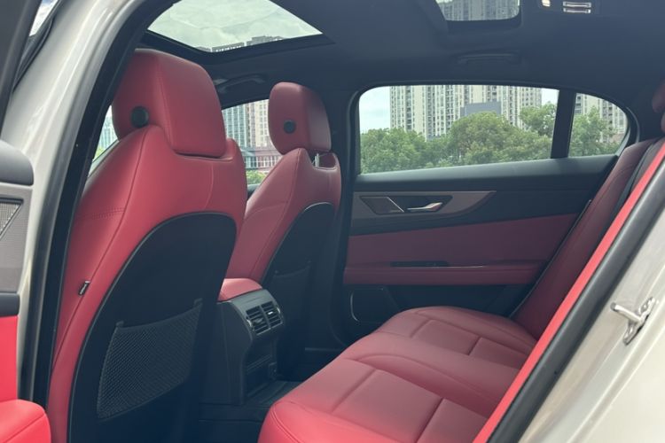 Used Jaguar XEL 2025 2.0T 250 PS R-DYNAMIC 90th Anniversary Edition Interior 7