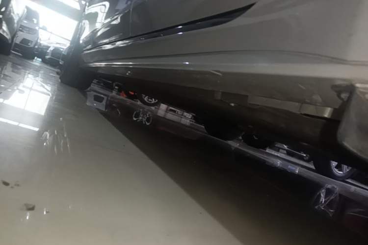 Used Jaguar XEL 2025 2.0T 250 PS R-DYNAMIC 90th Anniversary Edition Left Side Sill