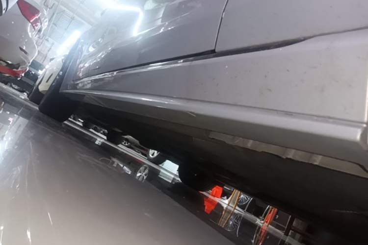 Used Jaguar XEL 2025 2.0T 250 PS R-DYNAMIC 90th Anniversary Edition Right Side Sill