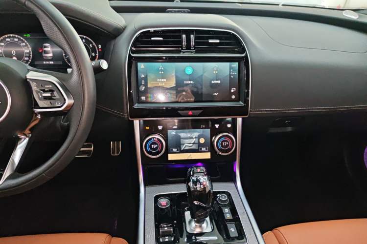 Used Jaguar XEL 2025 2.0T 250 PS R-DYNAMIC 90th Anniversary Edition Audio And AC Panel