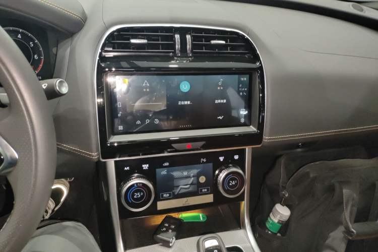 Used Jaguar XEL 2025 2.0T 250 PS R-DYNAMIC 90th Anniversary Edition Audio And AC Panel