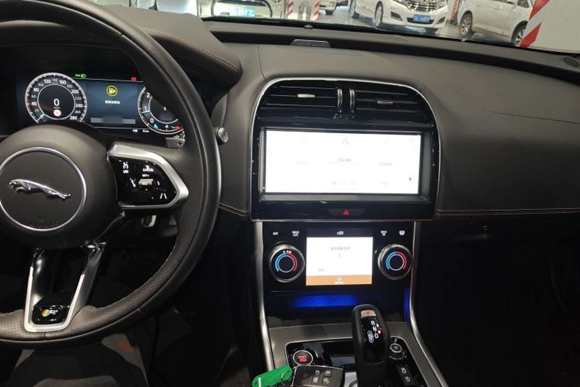 Used Jaguar XEL 2025 2.0T 250 PS R-DYNAMIC 90th Anniversary Edition Center Console