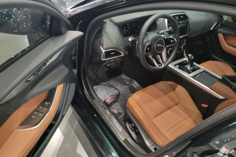 Used Jaguar XEL 2025 2.0T 250 PS R-DYNAMIC 90th Anniversary Edition Driver Seat
