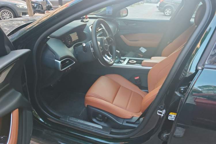 Used Jaguar XEL 2025 2.0T 250 PS R-DYNAMIC 90th Anniversary Edition Driver Seat