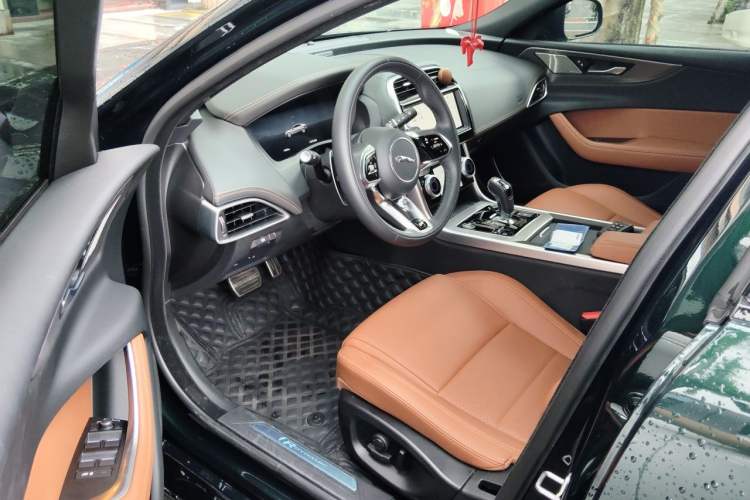 Used Jaguar XEL 2025 2.0T 250 PS R-DYNAMIC 90th Anniversary Edition Driver Seat