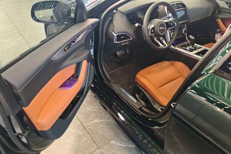 Used Jaguar XEL 2025 2.0T 250 PS R-DYNAMIC 90th Anniversary Edition Driver Seat