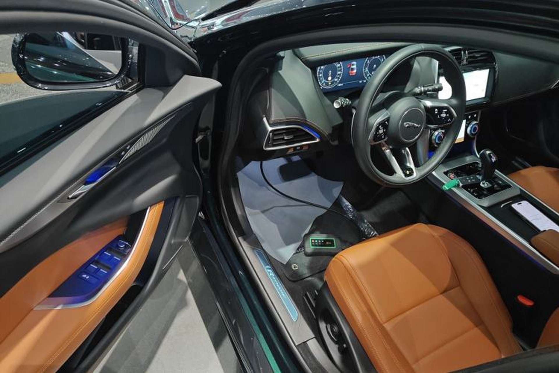 Used Jaguar XEL 2025 2.0T 250 PS R-DYNAMIC 90th Anniversary Edition Driver Seat