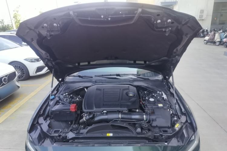 Used Jaguar XEL 2025 2.0T 250 PS R-DYNAMIC 90th Anniversary Edition Engine Bay