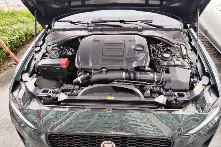 Used Jaguar XEL 2025 2.0T 250 PS R-DYNAMIC 90th Anniversary Edition Engine Bay