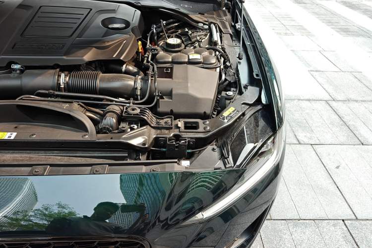 Used Jaguar XEL 2025 2.0T 250 PS R-DYNAMIC 90th Anniversary Edition Engine Bay Left