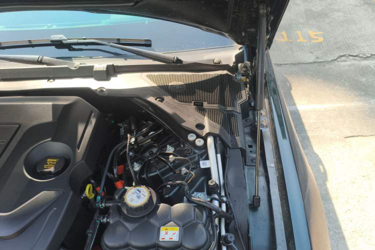Used Jaguar XEL 2025 2.0T 250 PS R-DYNAMIC 90th Anniversary Edition Engine Bay Left