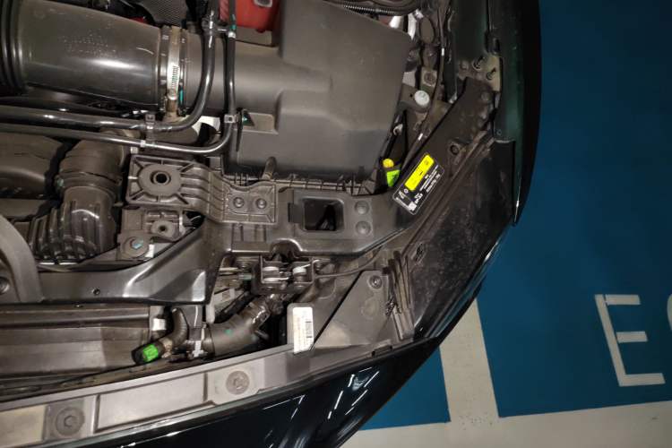 Used Jaguar XEL 2025 2.0T 250 PS R-DYNAMIC 90th Anniversary Edition Engine Bay Left