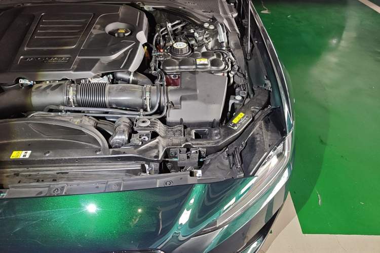 Used Jaguar XEL 2025 2.0T 250 PS R-DYNAMIC 90th Anniversary Edition Engine Bay Left