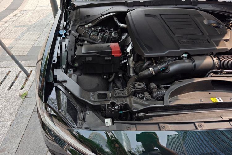 Used Jaguar XEL 2025 2.0T 250 PS R-DYNAMIC 90th Anniversary Edition Engine Bay Right