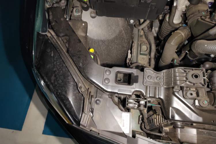 Used Jaguar XEL 2025 2.0T 250 PS R-DYNAMIC 90th Anniversary Edition Engine Bay Right